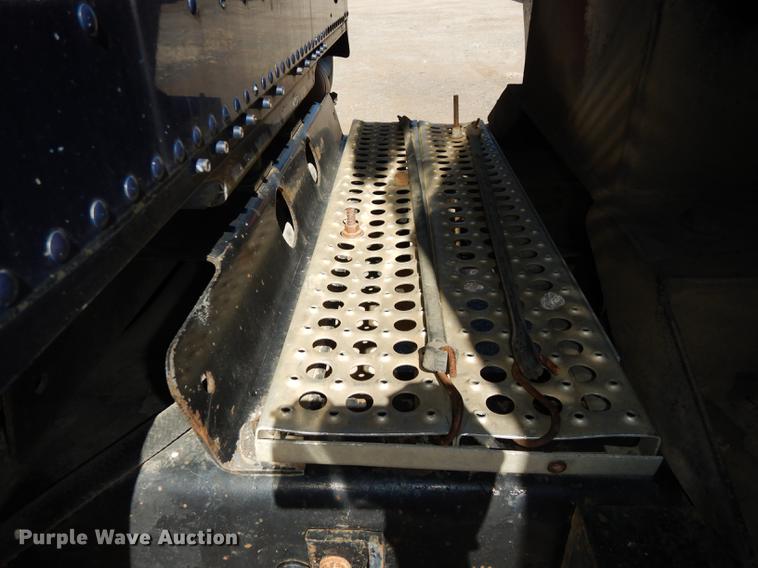 image for item J5662 1988 Freightliner FLC dump truck