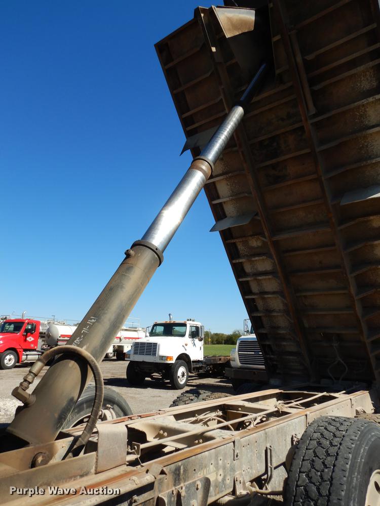 image for item J5662 1988 Freightliner FLC dump truck