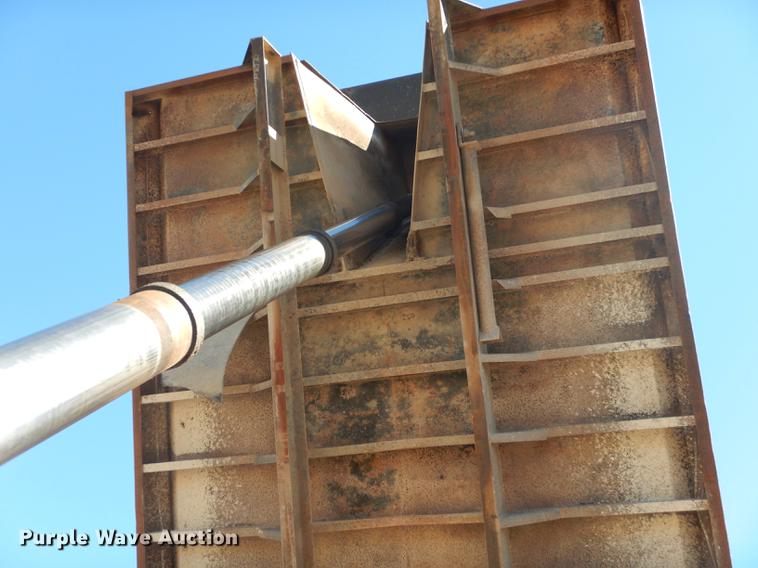 image for item J5662 1988 Freightliner FLC dump truck