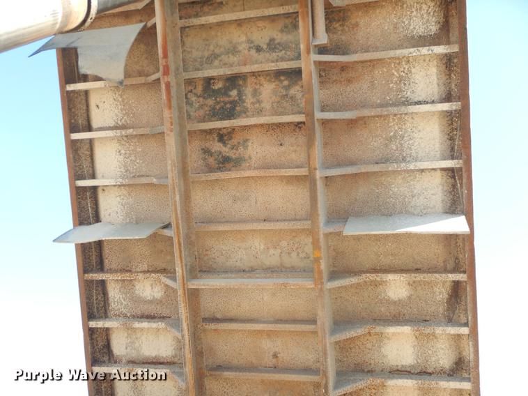 image for item J5662 1988 Freightliner FLC dump truck