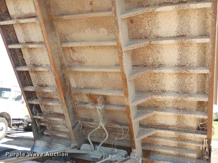 image for item J5662 1988 Freightliner FLC dump truck