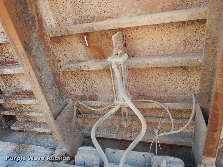 image for item J5662 1988 Freightliner FLC dump truck