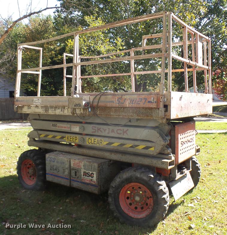 image for item K1763 1994 Sky Jack SJ7027 scissor lift