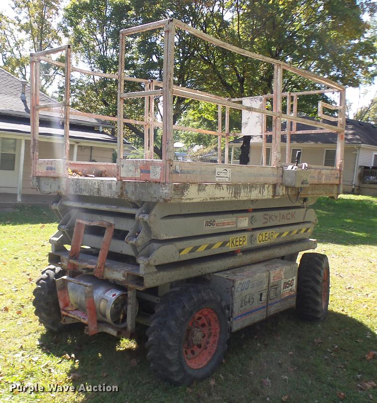 image for item K1763 1994 Sky Jack SJ7027 scissor lift