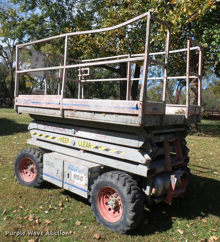 image for item K1763 1994 Sky Jack SJ7027 scissor lift