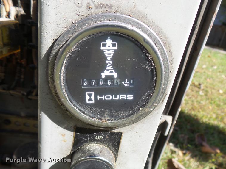 image for item K1763 1994 Sky Jack SJ7027 scissor lift