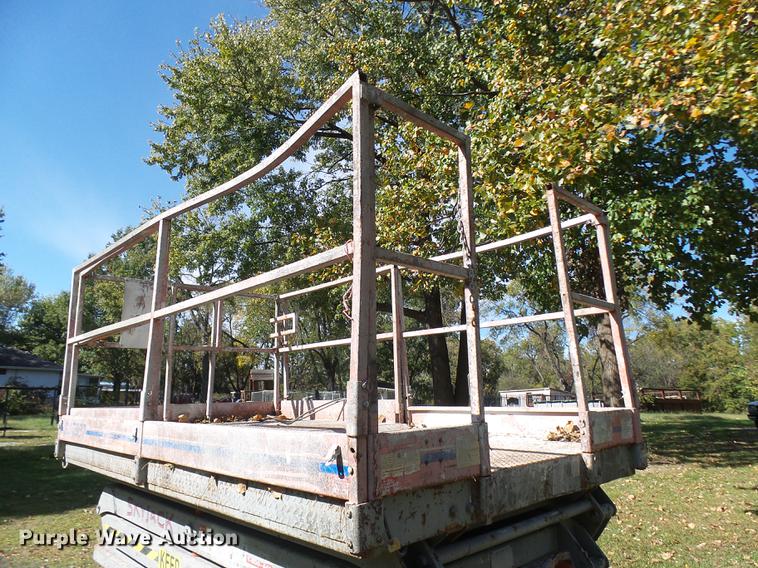 image for item K1763 1994 Sky Jack SJ7027 scissor lift