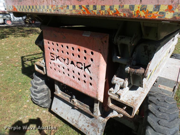 image for item K1763 1994 Sky Jack SJ7027 scissor lift