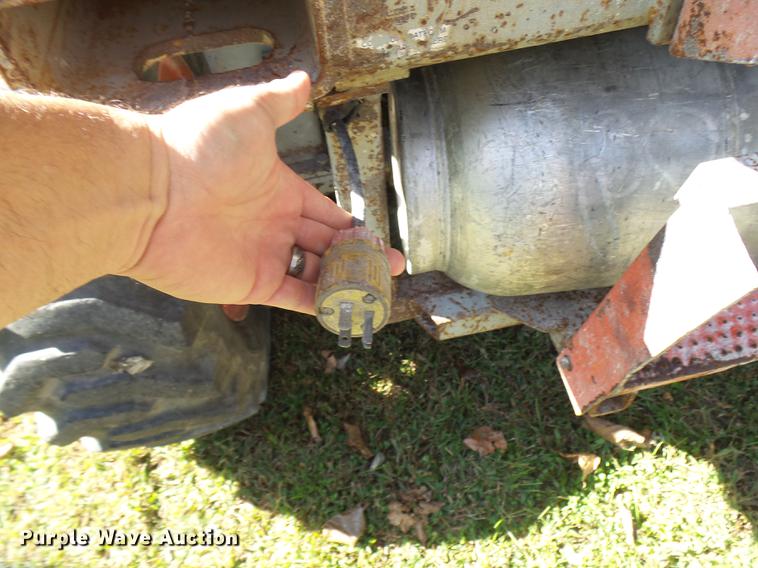 image for item K1763 1994 Sky Jack SJ7027 scissor lift