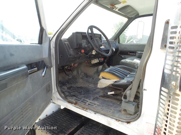 image for item L5636 1990 GMC TopKick reel truck