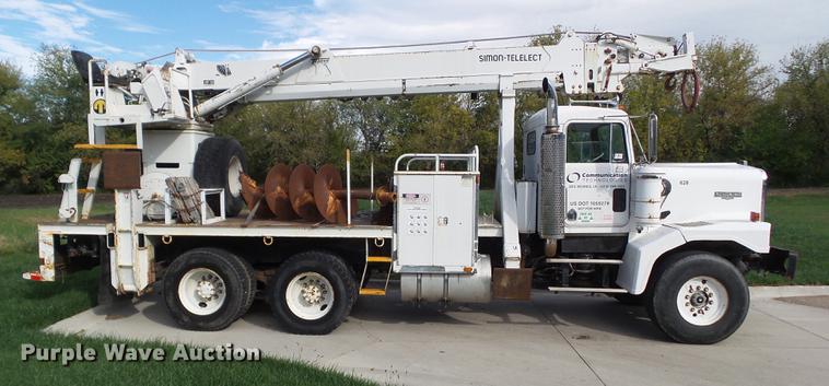 image for item L5637 1982 Kenworth C500 digger derrick truck