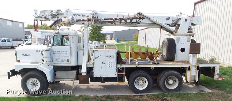 image for item L5637 1982 Kenworth C500 digger derrick truck