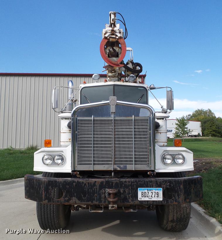 image for item L5637 1982 Kenworth C500 digger derrick truck