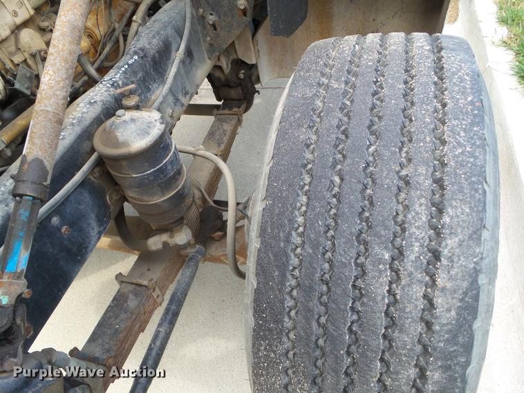 image for item L5637 1982 Kenworth C500 digger derrick truck