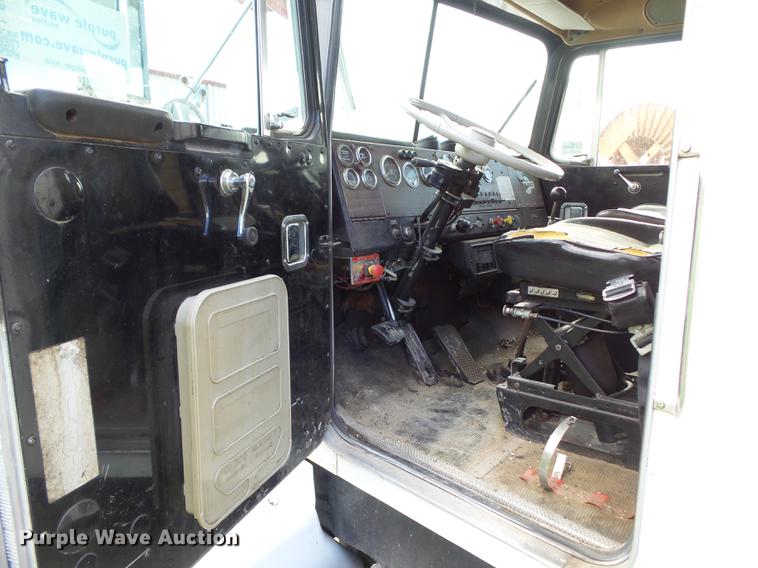 image for item L5637 1982 Kenworth C500 digger derrick truck