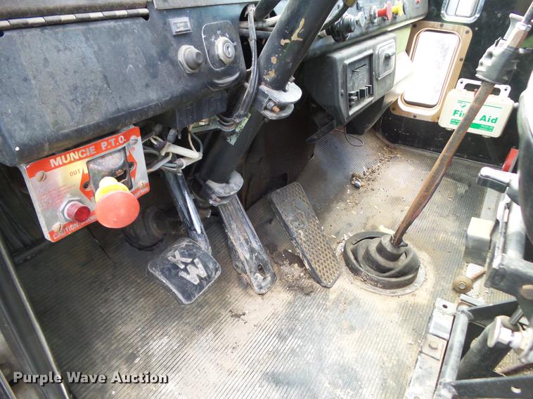 image for item L5637 1982 Kenworth C500 digger derrick truck