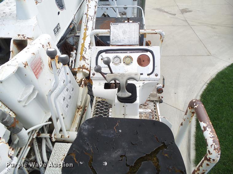 image for item L5637 1982 Kenworth C500 digger derrick truck