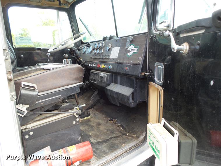 image for item L5637 1982 Kenworth C500 digger derrick truck