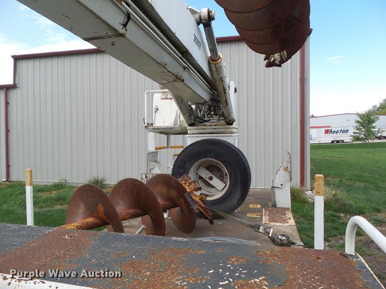 image for item L5637 1982 Kenworth C500 digger derrick truck