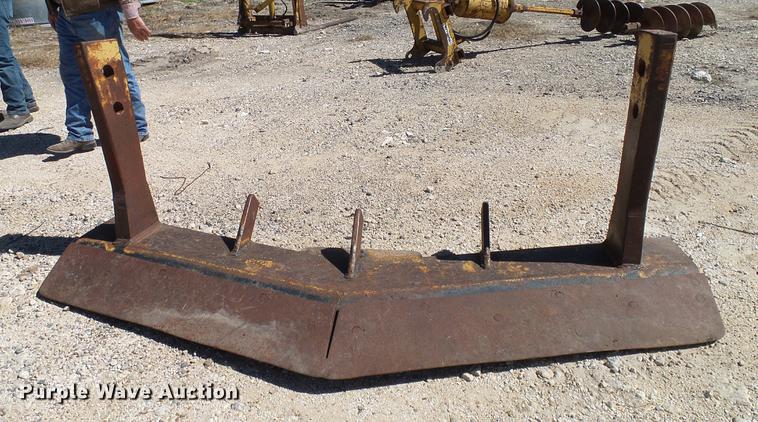 image for item AZ9391 Holt root plow