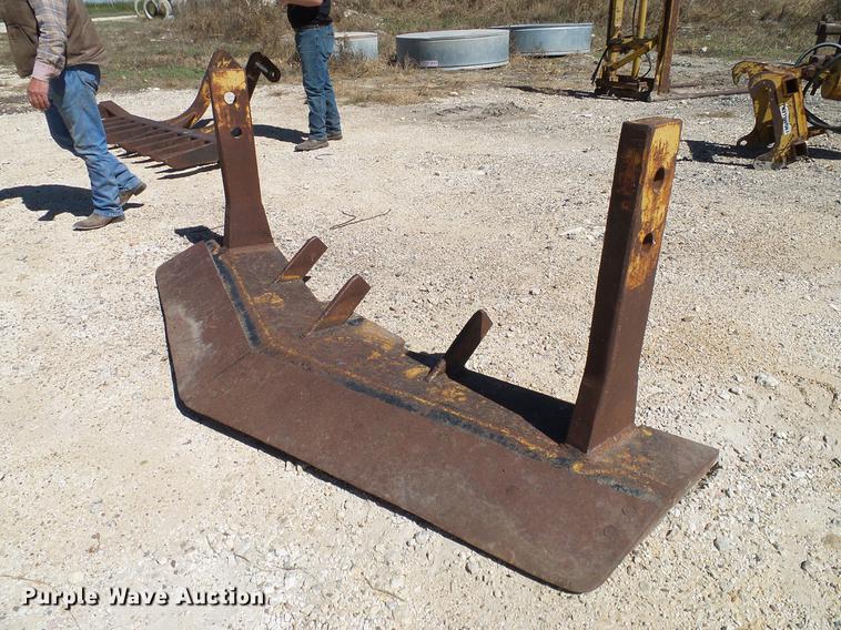image for item AZ9391 Holt root plow