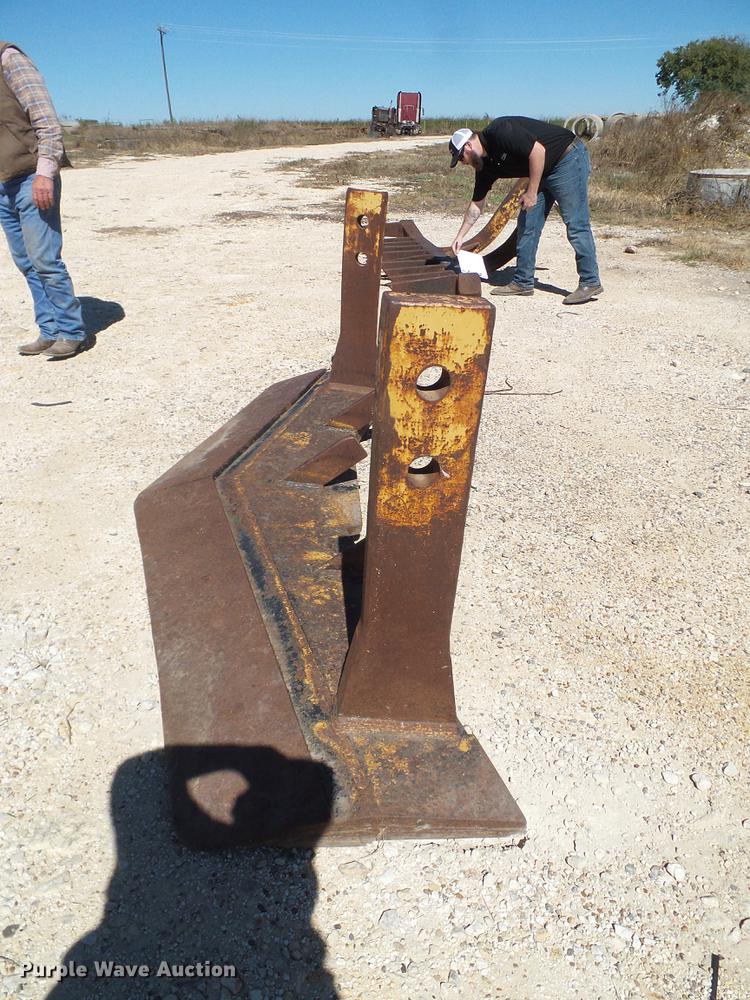 image for item AZ9391 Holt root plow