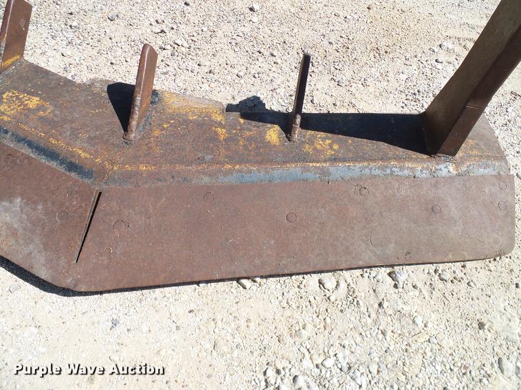 image for item AZ9391 Holt root plow