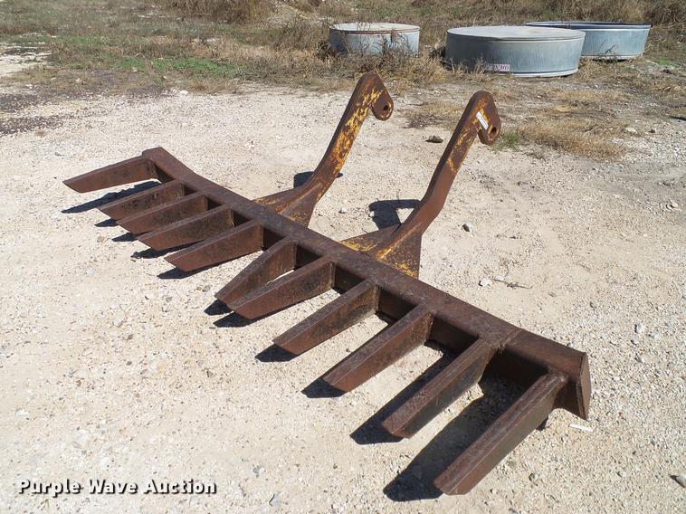 image for item AZ9392 Holt root rake