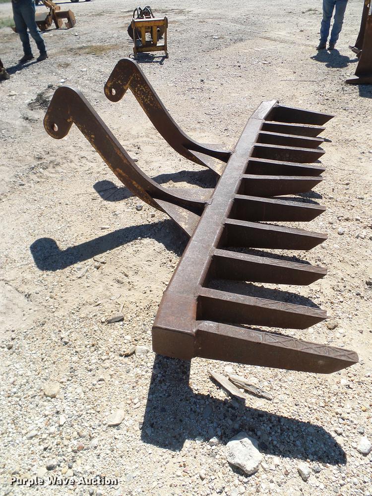 image for item AZ9392 Holt root rake