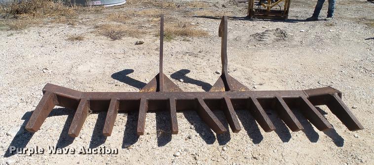 image for item AZ9392 Holt root rake