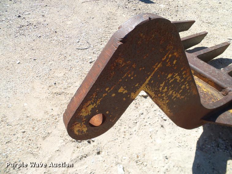 image for item AZ9392 Holt root rake