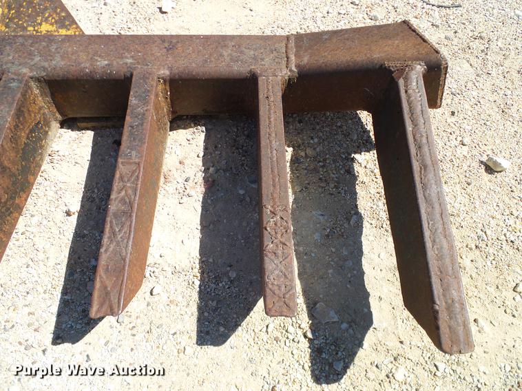 image for item AZ9392 Holt root rake