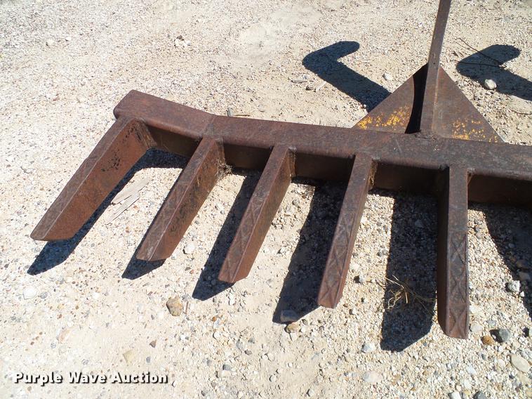 image for item AZ9392 Holt root rake