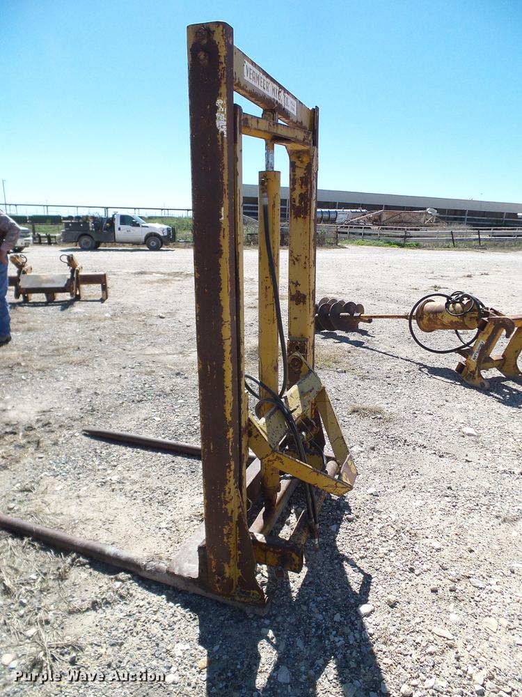 image for item AZ9393 Vermeer bale mover