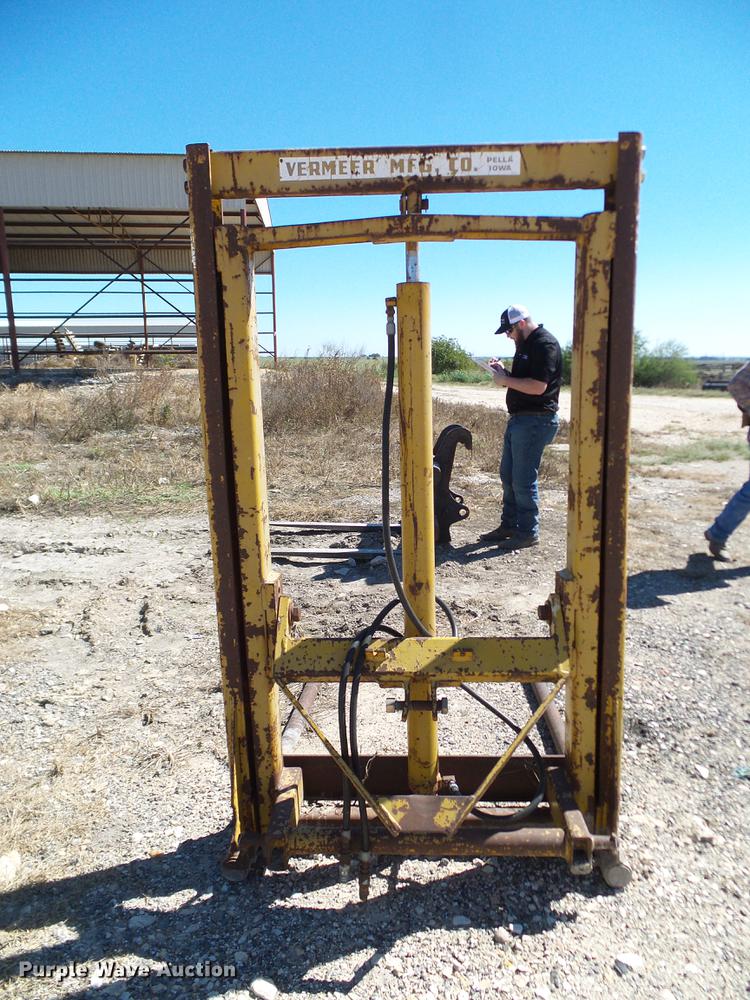 image for item AZ9393 Vermeer bale mover