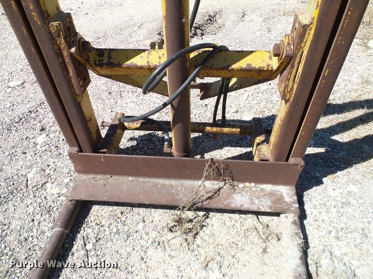 image for item AZ9393 Vermeer bale mover