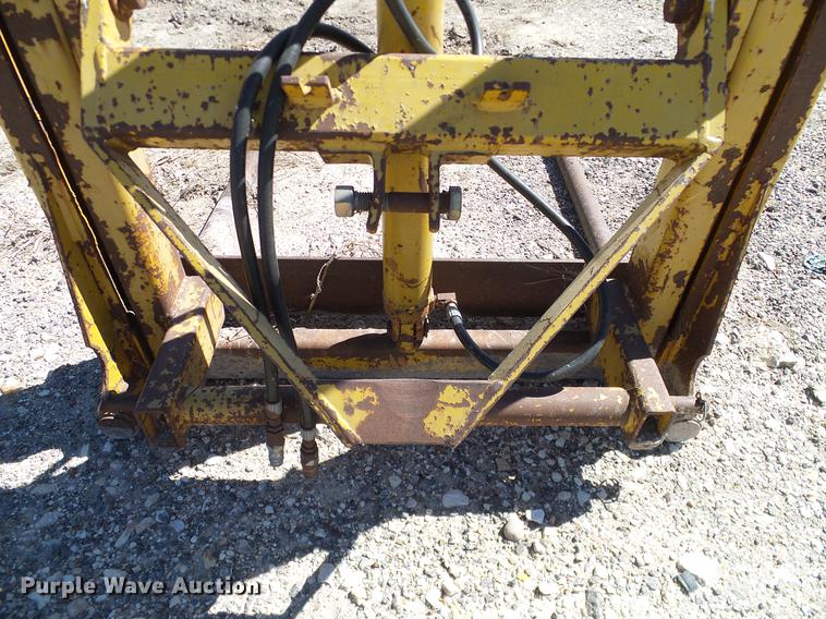 image for item AZ9393 Vermeer bale mover