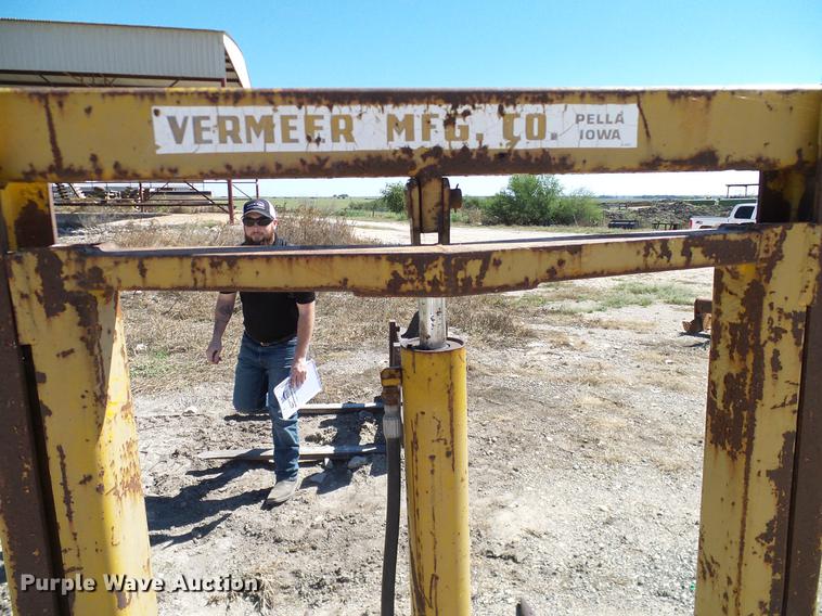 image for item AZ9393 Vermeer bale mover