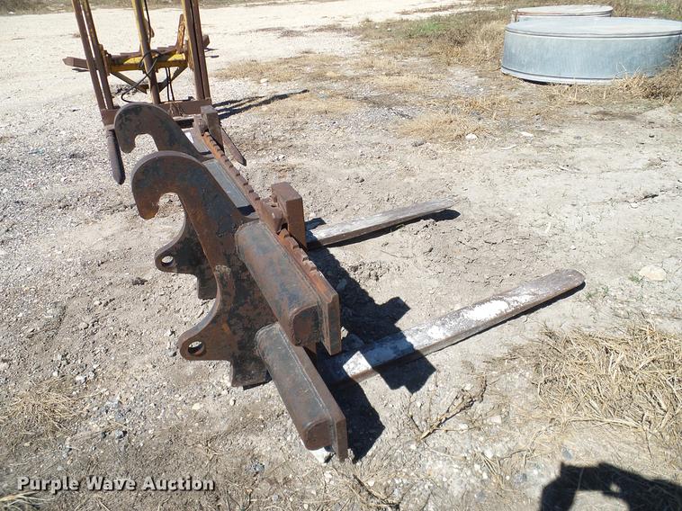 image for item AZ9394 Pallet forks