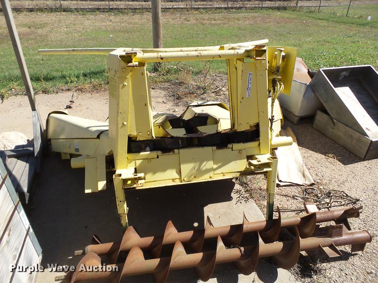 image for item BJ9937 John Deere forage head