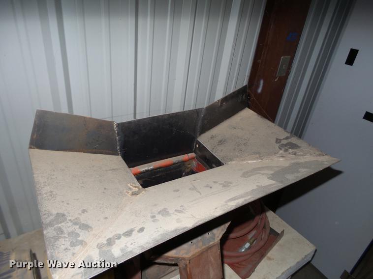 image for item BJ9938 Meadows Mills Inc. milling machine