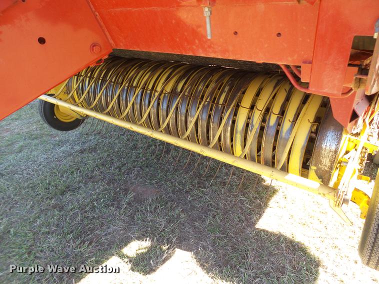 image for item BJ9942 1989 New Holland 855 round baler