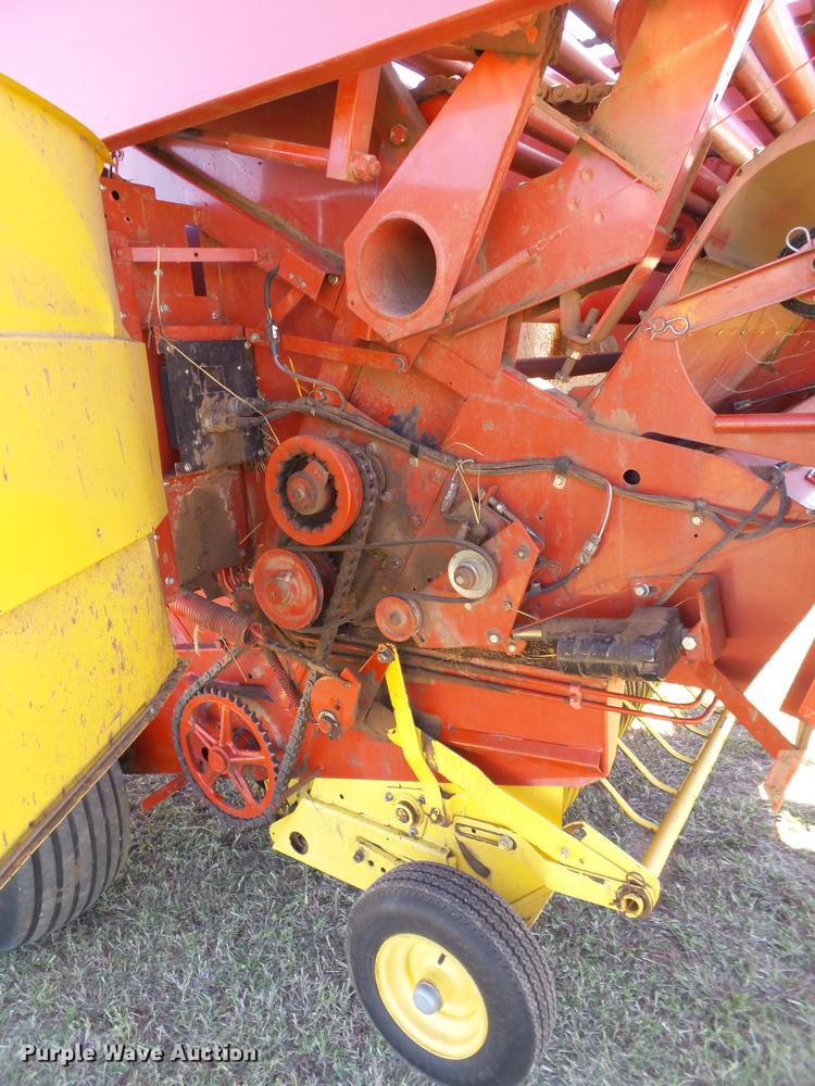 image for item BJ9942 1989 New Holland 855 round baler