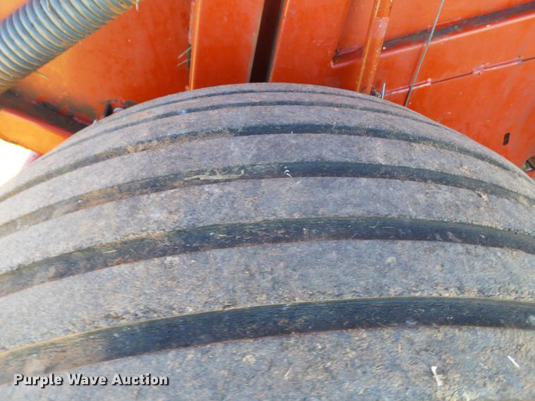 image for item BJ9942 1989 New Holland 855 round baler