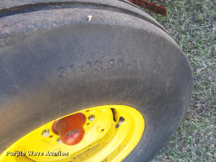 image for item BJ9942 1989 New Holland 855 round baler