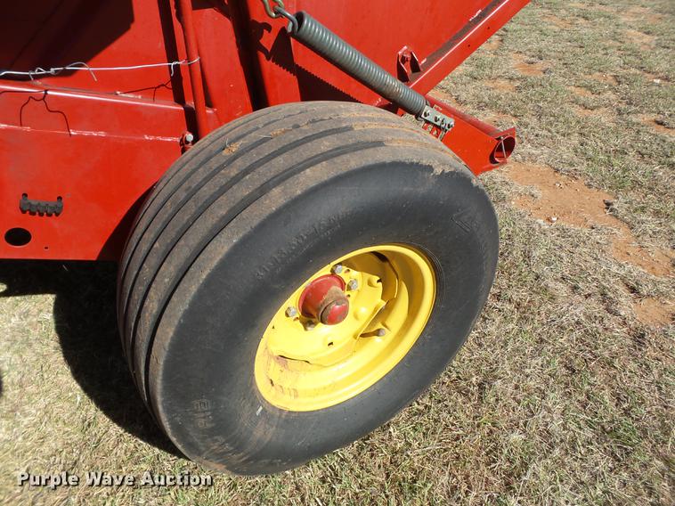image for item BJ9942 1989 New Holland 855 round baler