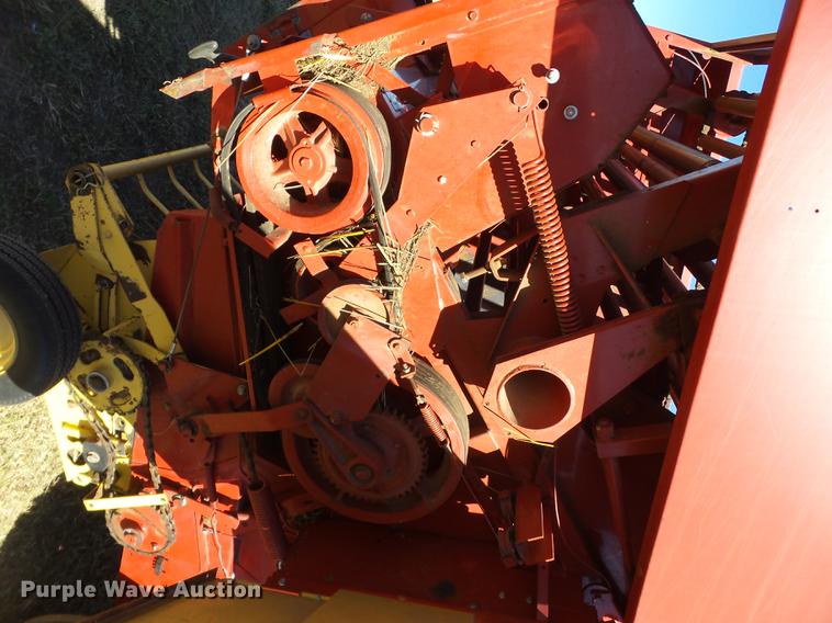 image for item BJ9942 1989 New Holland 855 round baler