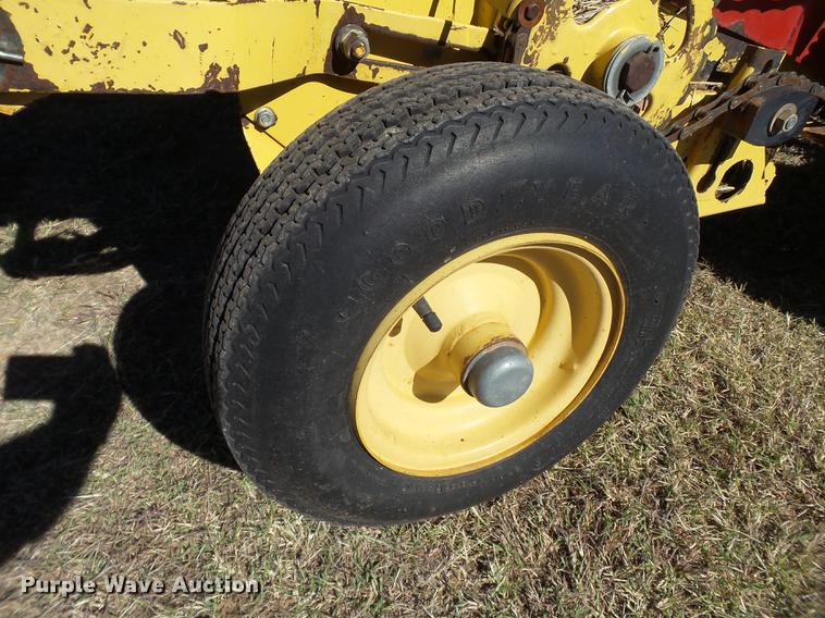 image for item BJ9942 1989 New Holland 855 round baler