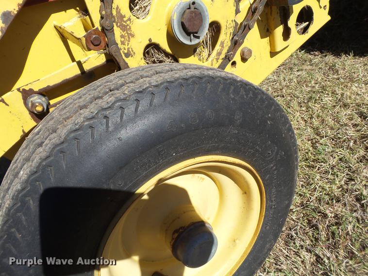 image for item BJ9942 1989 New Holland 855 round baler