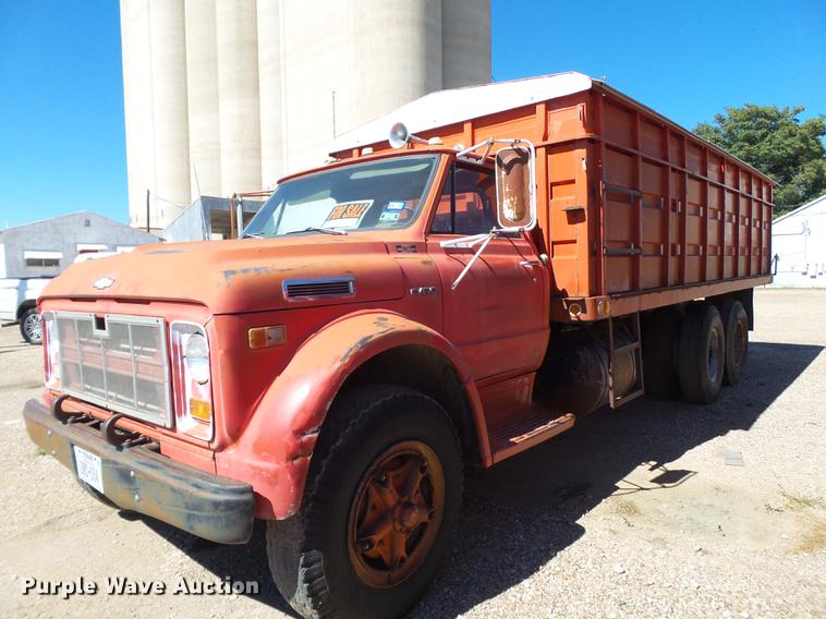 image for item BJ9955 1969 Chevrolet C60 grain truck